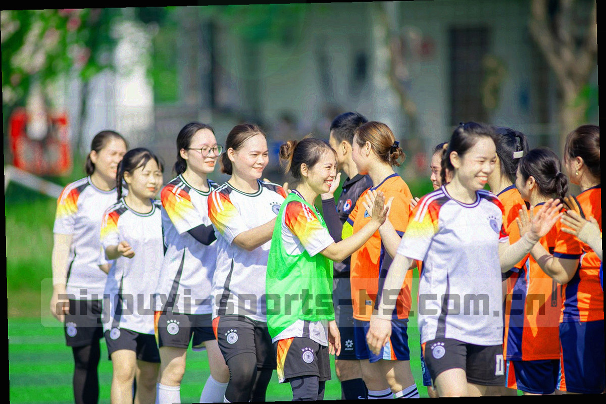 清单卡片上列有账号昵称、设备型号、问题页面与版本类型四个填写项